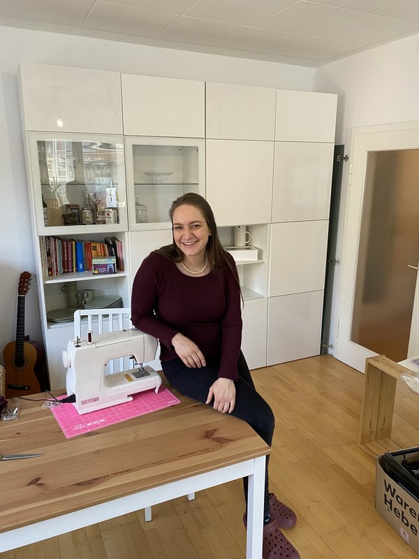 Julia Lang von Julia Lang Handmade mit Ihrer Overlock